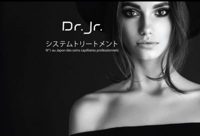 Votre salon Studio Stéphanie D vous propose de découvrir le nouveau soin TOKIO INKARAMI ! Fermez les yeux, oubliez le stress et laissez votre chevelure au pays du soleil levant entre les mains expertes de votre coiffeur. TOKIO INKARAMI est un protocole de soin profond qui cible les dégâts causés chimiquement et mécaniquement pour une durée de 4 à 6 semaines. Ce soin est composé de 4 étapes ciblant une à une les différentes couches de votre cheveux. Chaque phase associe des molécules de formes et de tailles différentes. Le soin est composé de 8 Kératines et de nombreux extraits végétaux combinés au fulleréne. TOKYO INKARAMI répare au plus profond le cheveu en le protégeant comme un pansement sur une plaie en seulement 30 minutes.